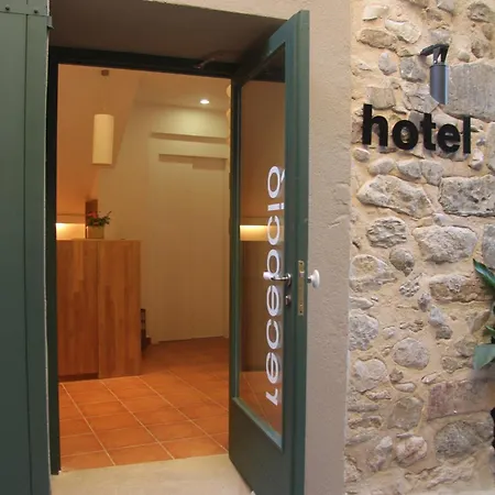 Hotel 3 Arcs 2*
