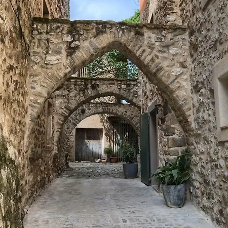 3 Arcs Hotel Besalu