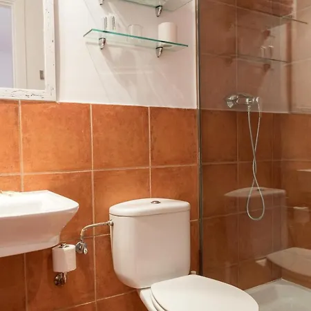 Отель 3 Arcs Бесалу